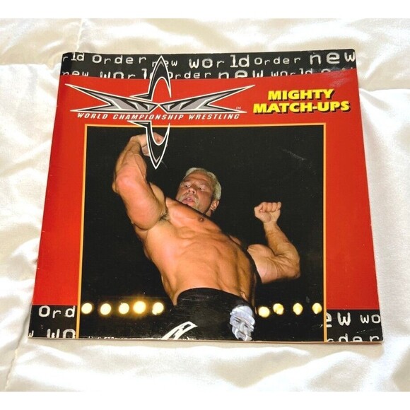 Mighty Match Ups WCW World Championship Wrestling Paperback Book 1999 Hulk Hogan - Picture 1 of 5